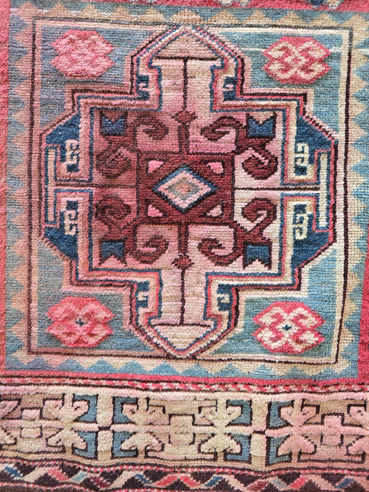 The Rug Guru – Specialist Rug Cleaning & Restoration